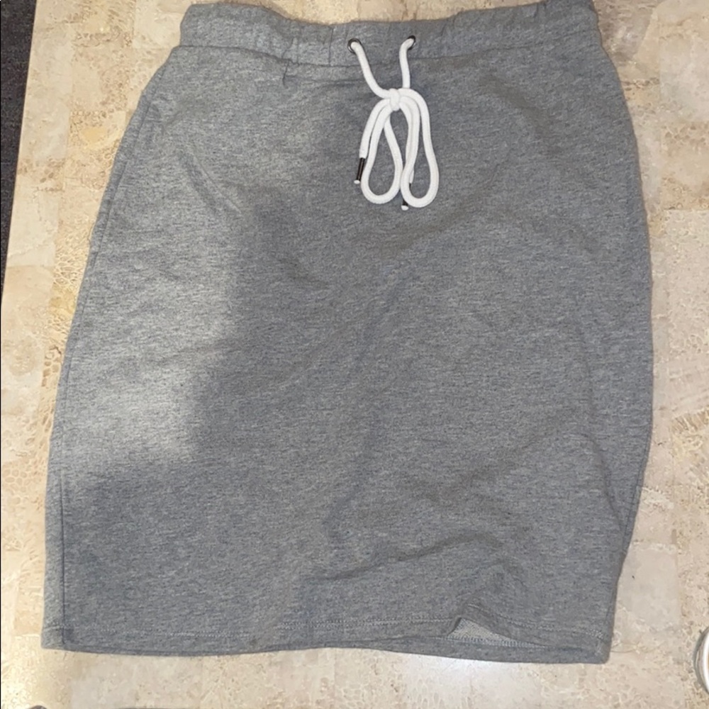 grey skirt